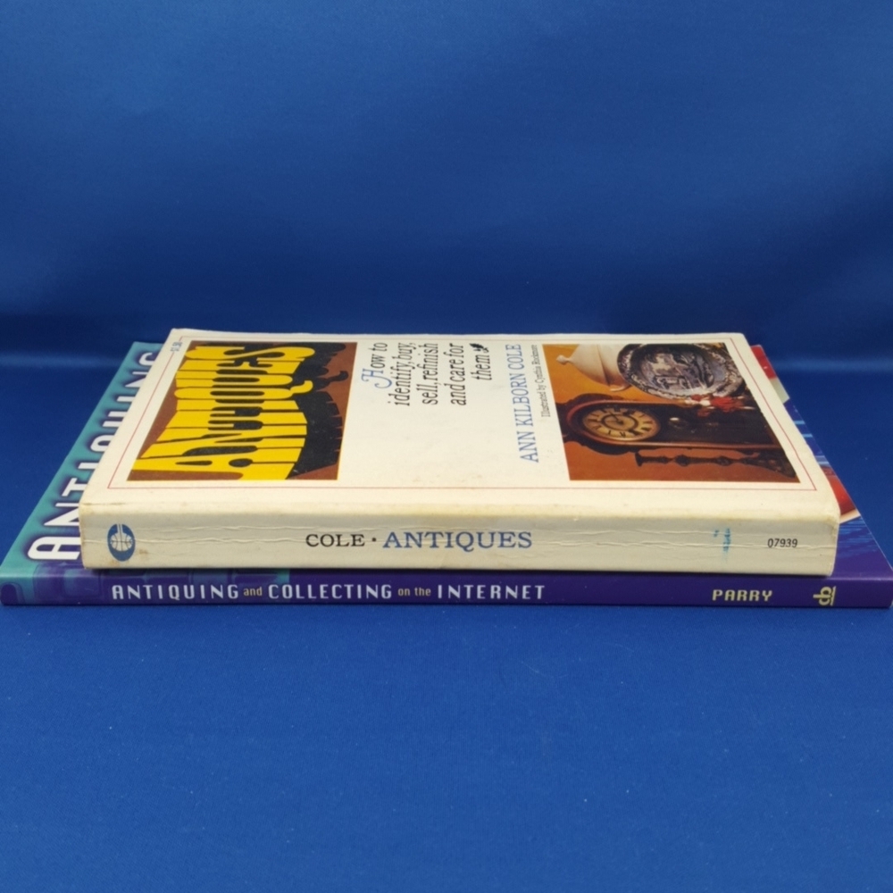 Antiques Collectibles Books, Lot of 2 - Picture 2 of 7